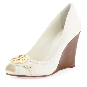 TORY BURCH~leticia~LEATHER PEEP-TOE~MID-HEEL WEDGE
